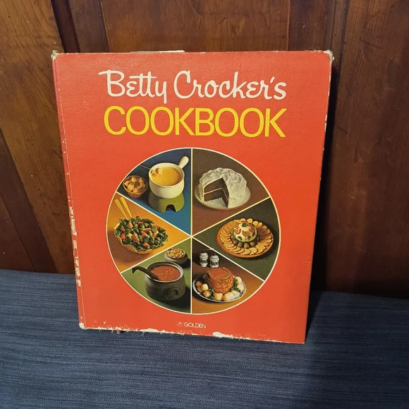 Betty Crocker Red Cookbook - Picture 1 of 9